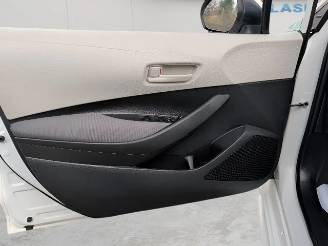 Used 2022 White Toyota LE image 13