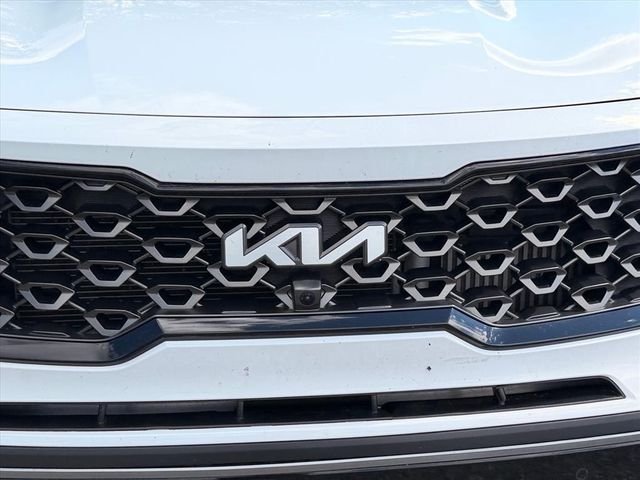 Used 2023 White Kia X-Line SX Prestige image 17