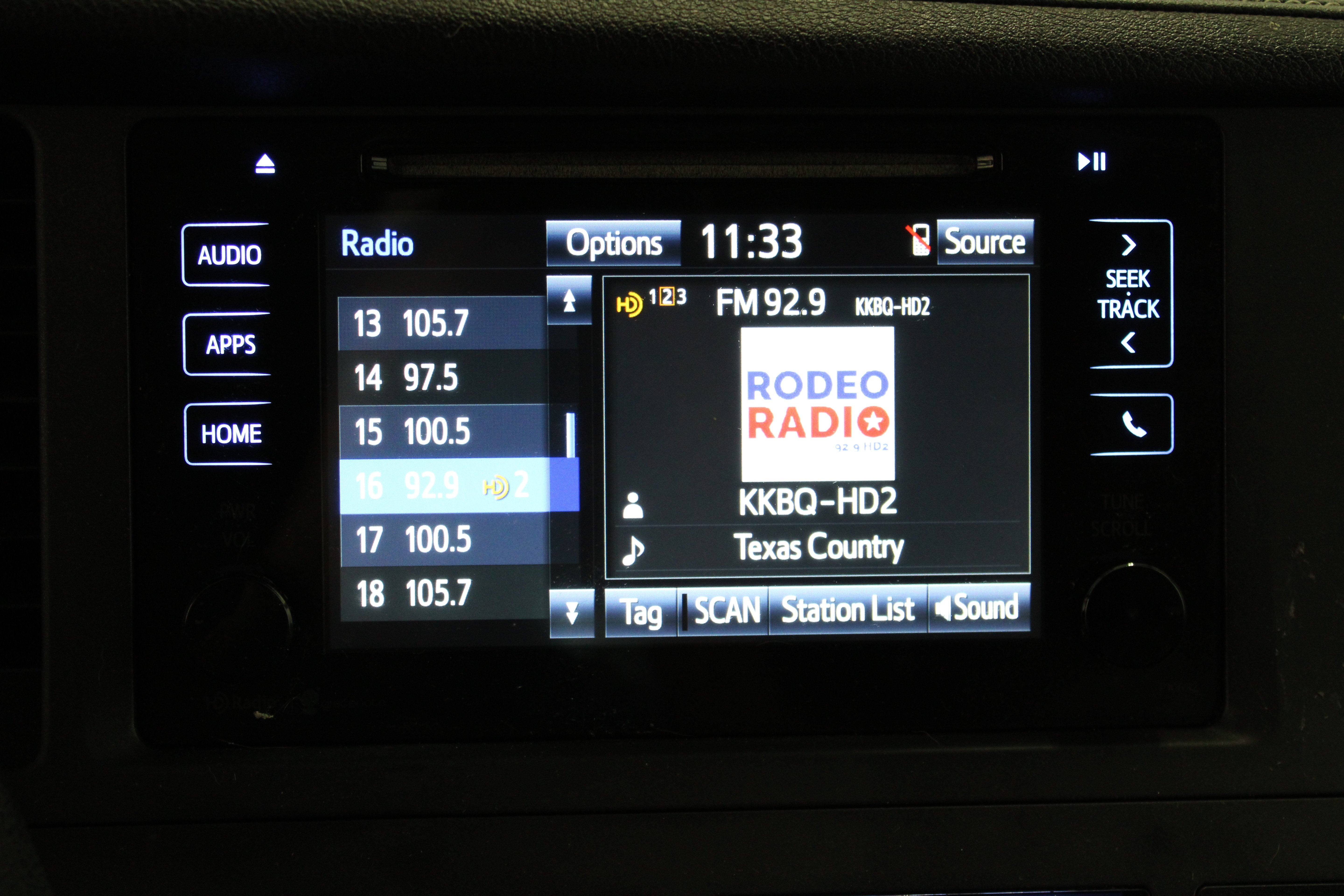 Used 2015 Silver Sky Metallic Toyota XLE Premium 3.5L image 19