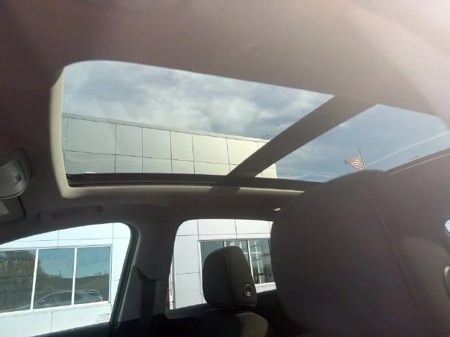 Used 2019 SUMMIT WHITE Chevrolet LT image 26