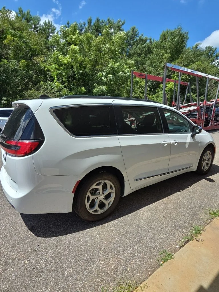 Used 2023 White Chrysler Limited image 15