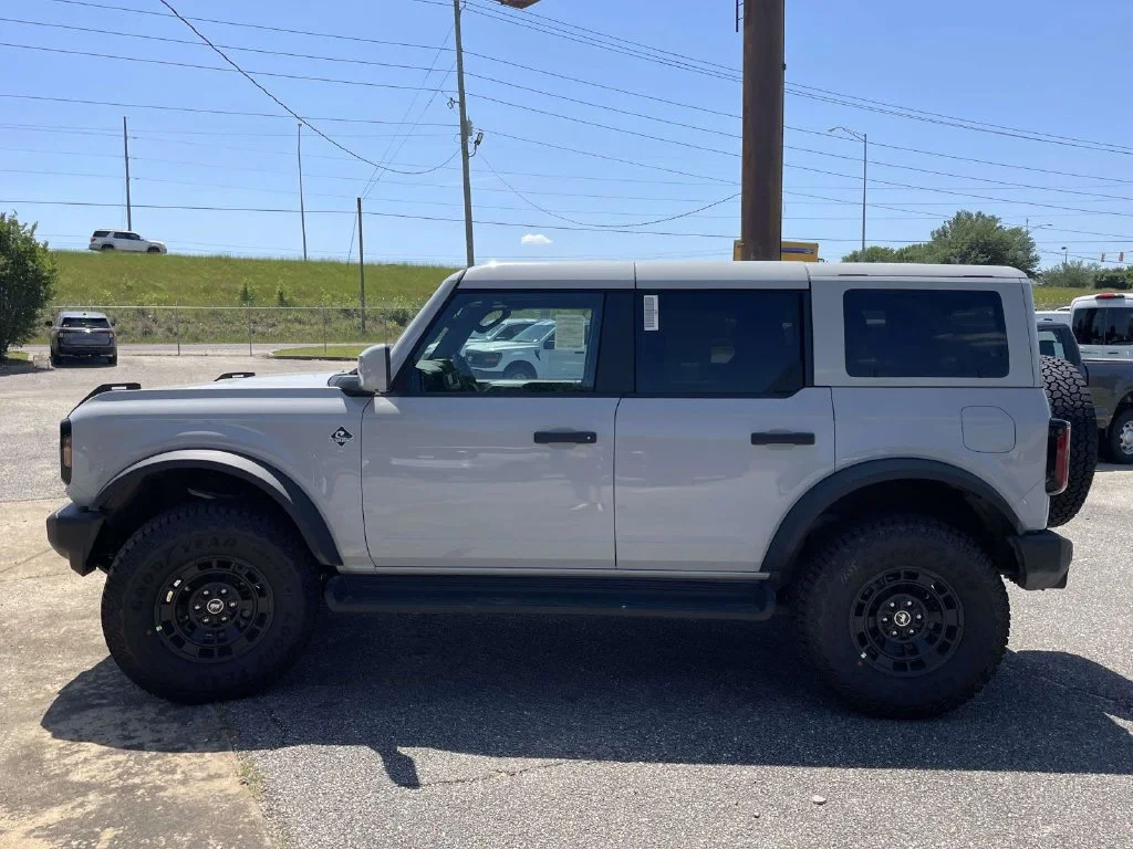 New 2026 White Ford Outer Banks image 6