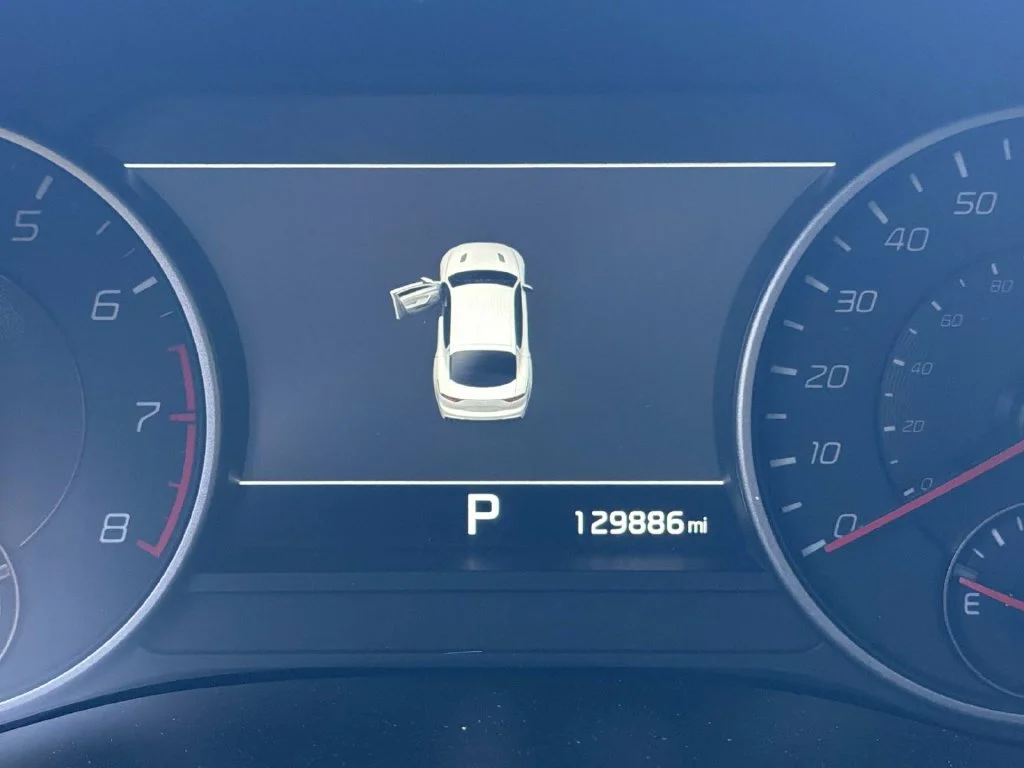 Used 2018 White Kia GT2 image 20
