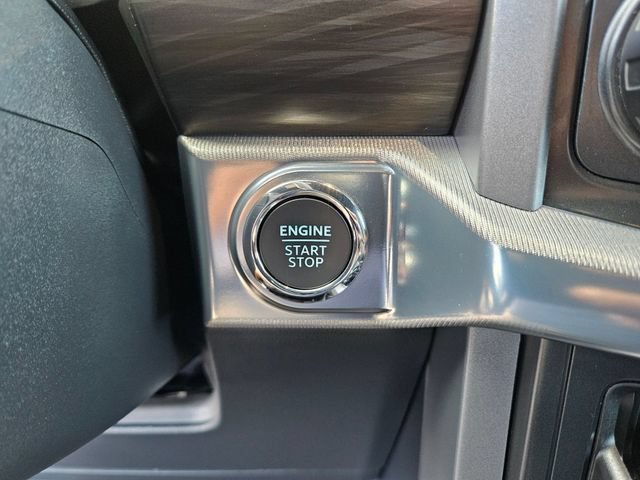Used 2025 Black Metallic Ford LARIAT image 20