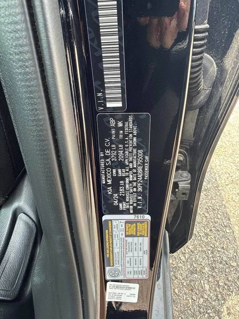 Used 2024  Kia LXS image 27