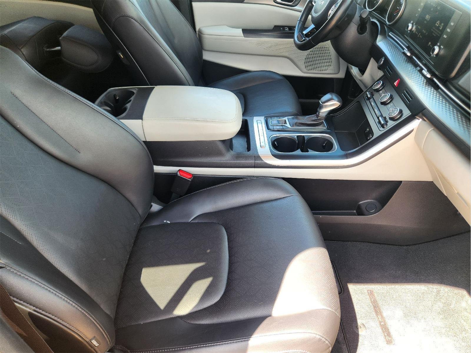 Used 2022 Aurora Black Pearl Kia LXS image 13