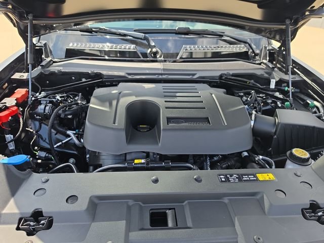 New 2026 Santorini Black Land Rover X-Dynamic SE image 19