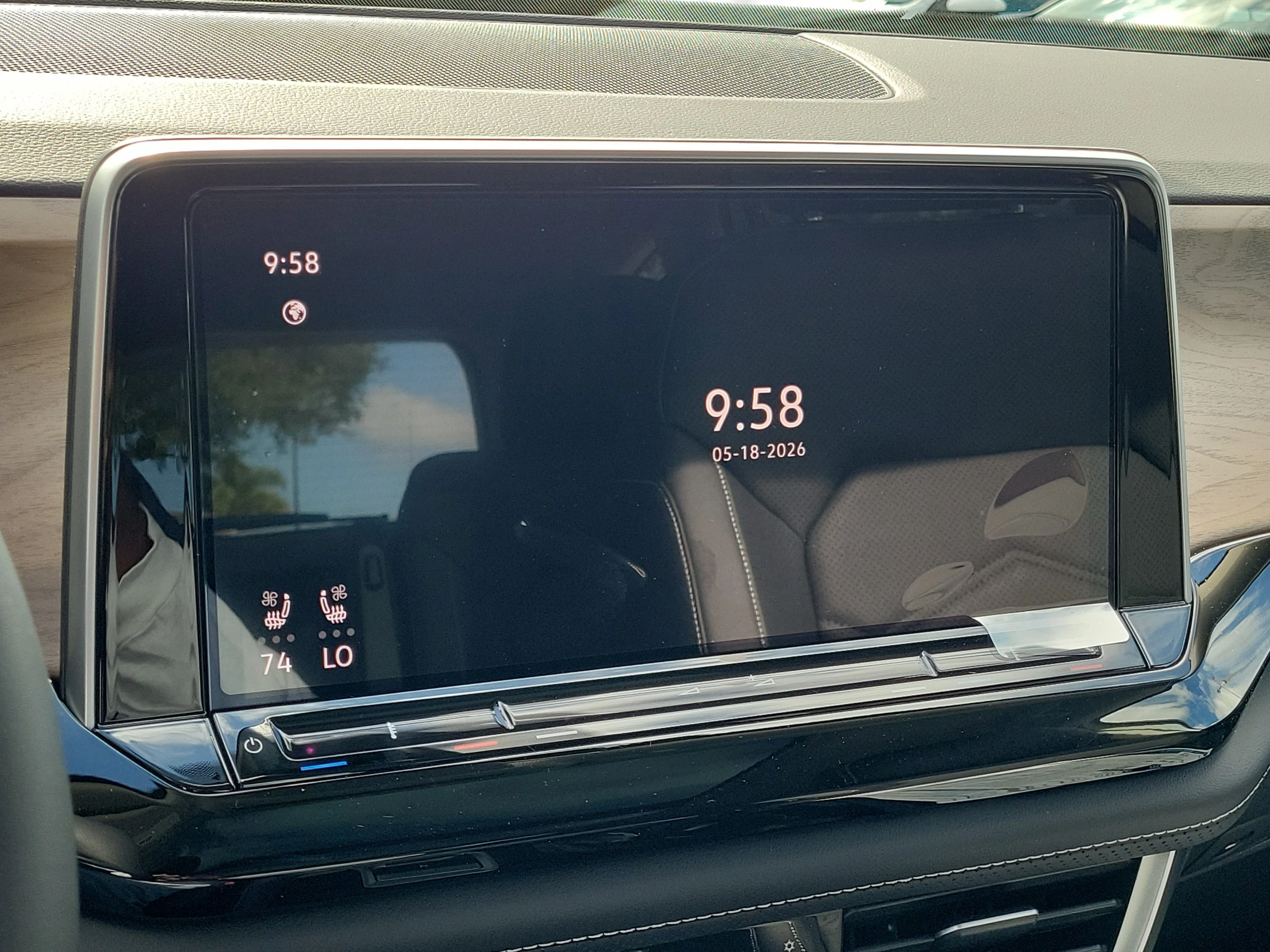 New 2026 White Volkswagen 2.0T SE w/Technology image 24