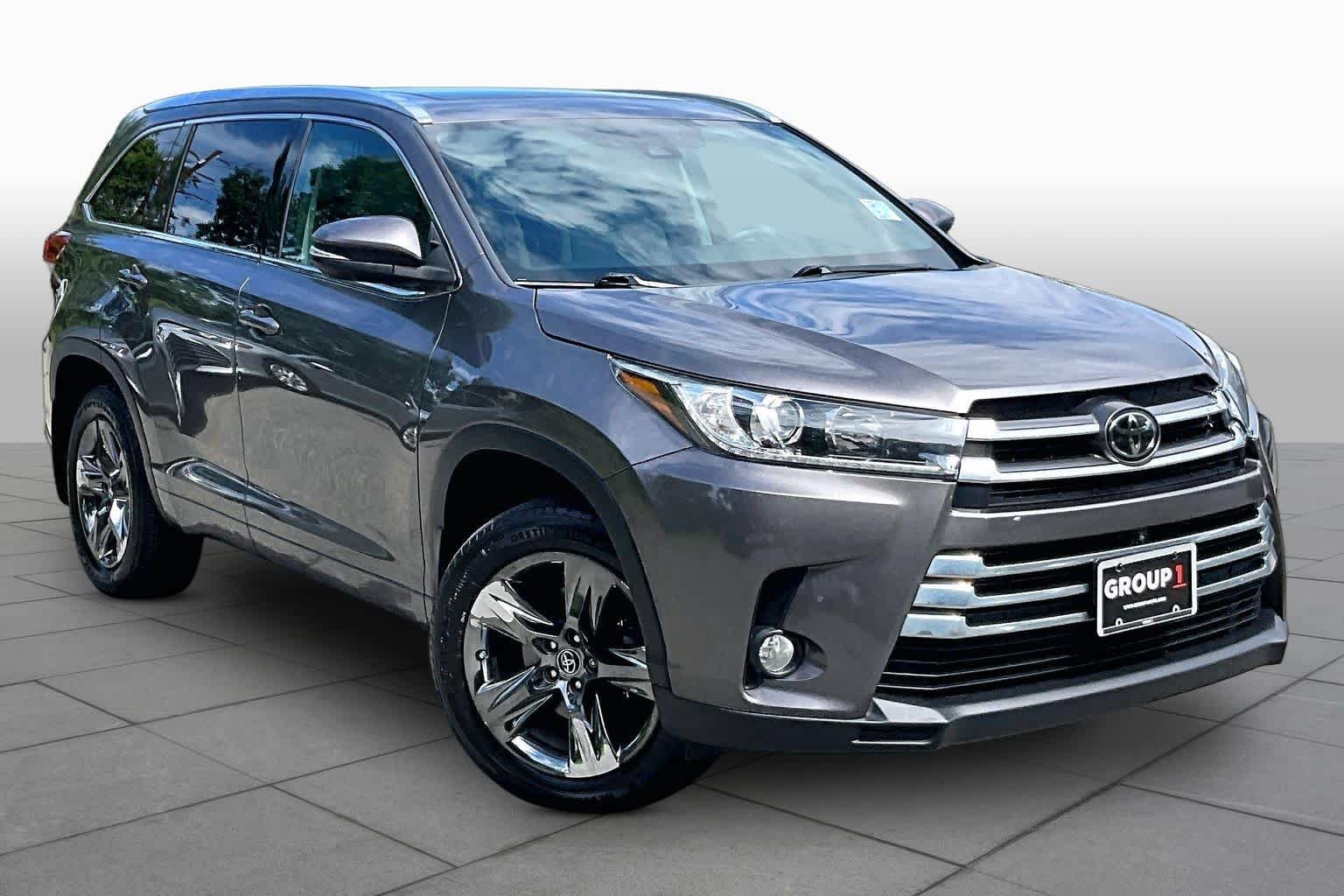 Used 2017 Predawn Gray Mica Toyota Limited Platinum image 3