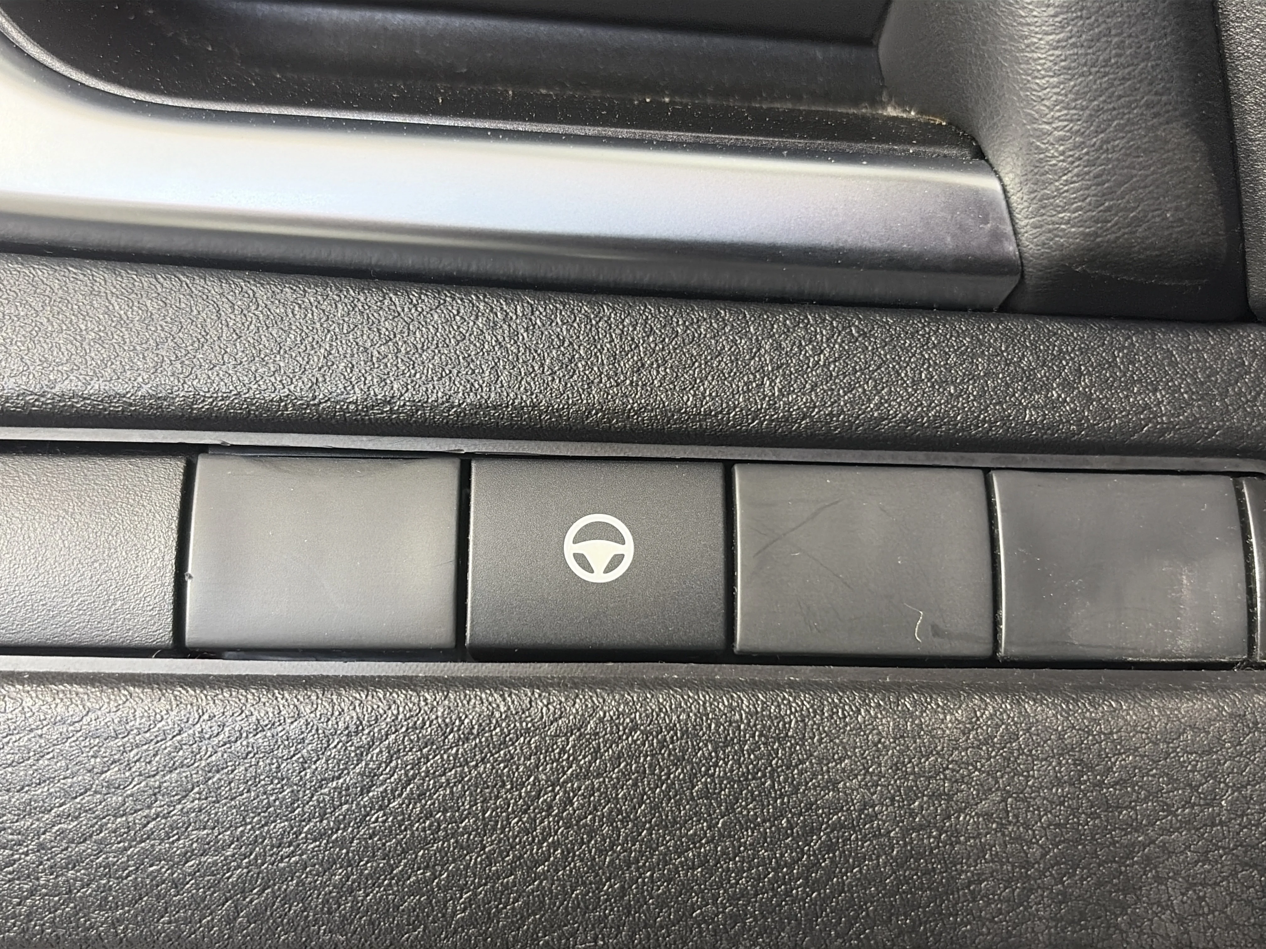 Used 2024 Everest White Pearl Nissan SV image 31