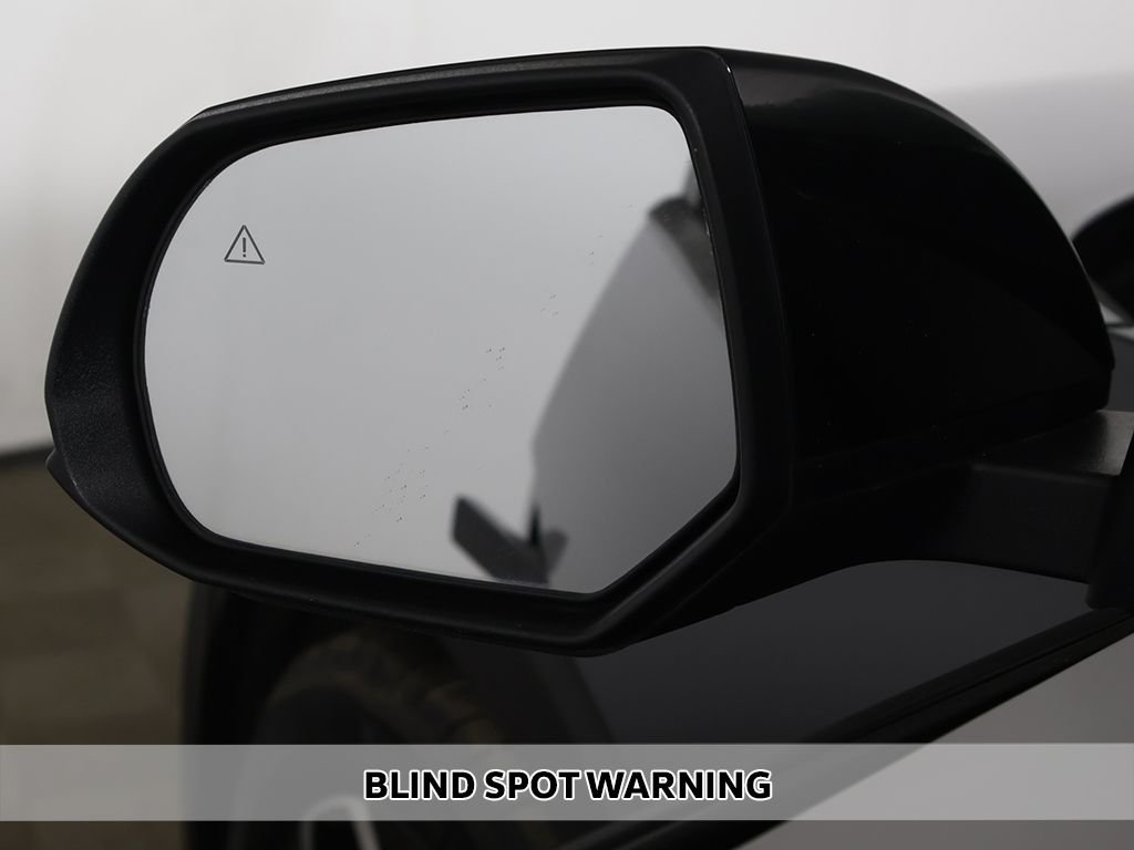 Used 2023 Black Hyundai SE image 5