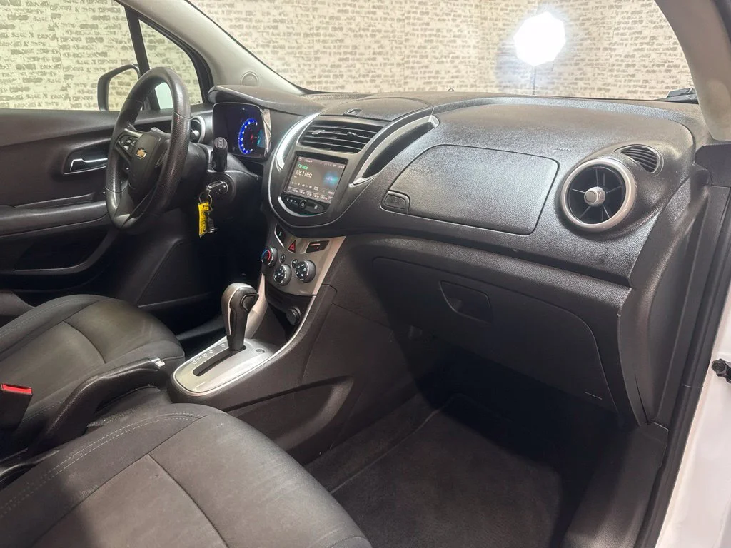 Used 2016 Summit White Chevrolet LT image 12