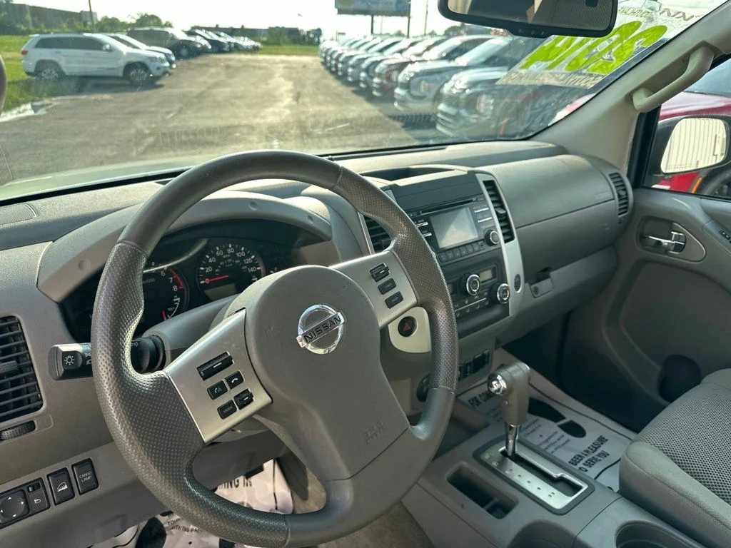 Used 2014 White Nissan SV image 17