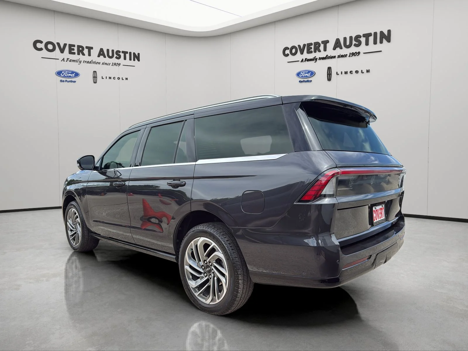 Used 2025 Gray Lincoln Reserve image 3