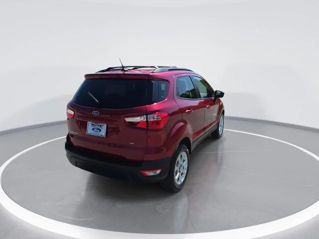 Used 2021 Red Ford SE image 8