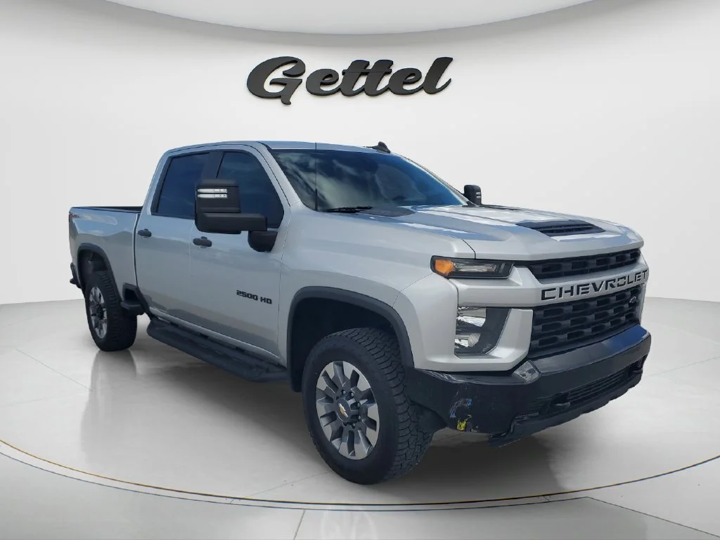 Used 2021 SILVER ICE METALLIC Chevrolet Custom image 3