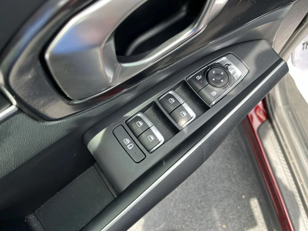 Used 2025 Red Kia LX image 19