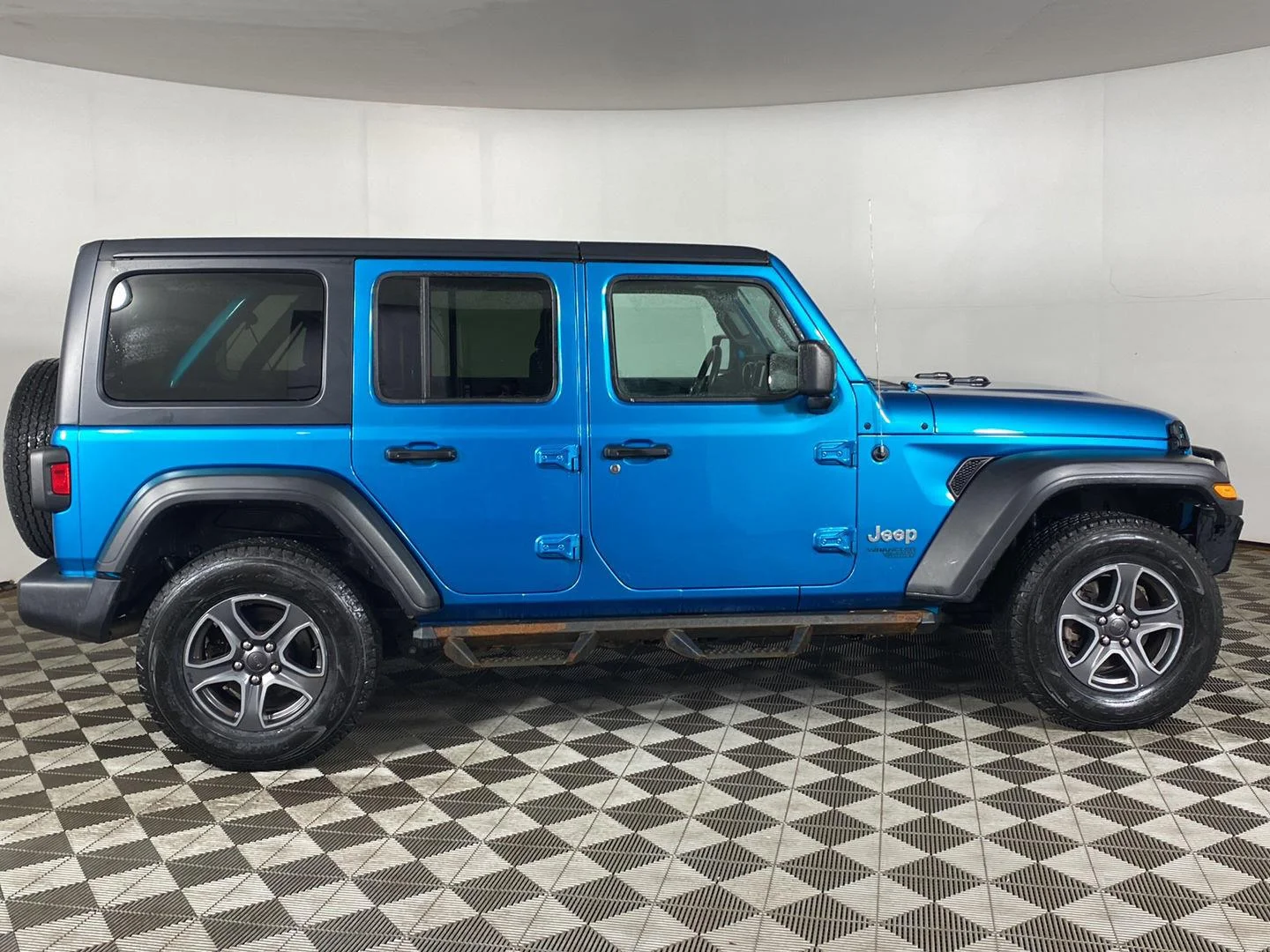 Used 2019 Bikini Pearlcoat Jeep Sport S image 5