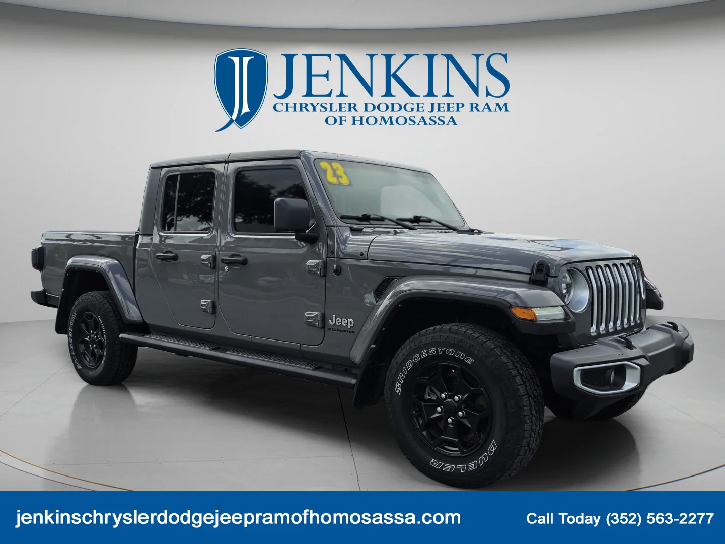 Used 2023 Sting-Gray Clearcoat Jeep Overland image 2
