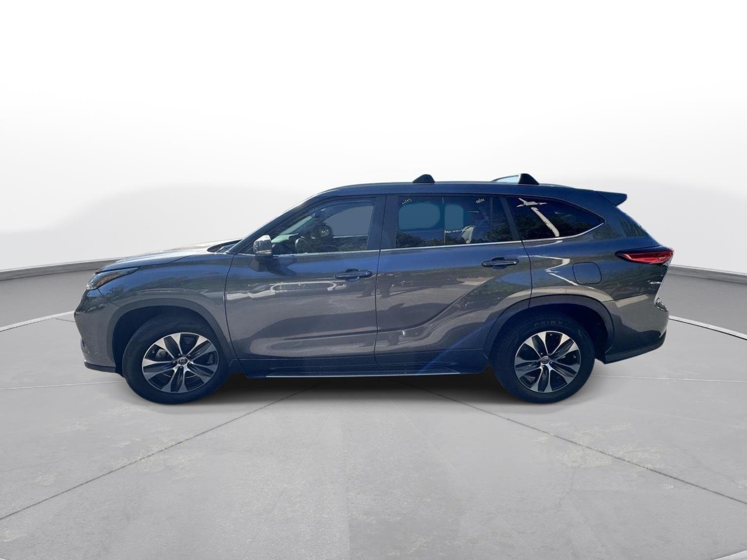 Used 2023 Magnetic Gray Metallic Toyota XLE image 9