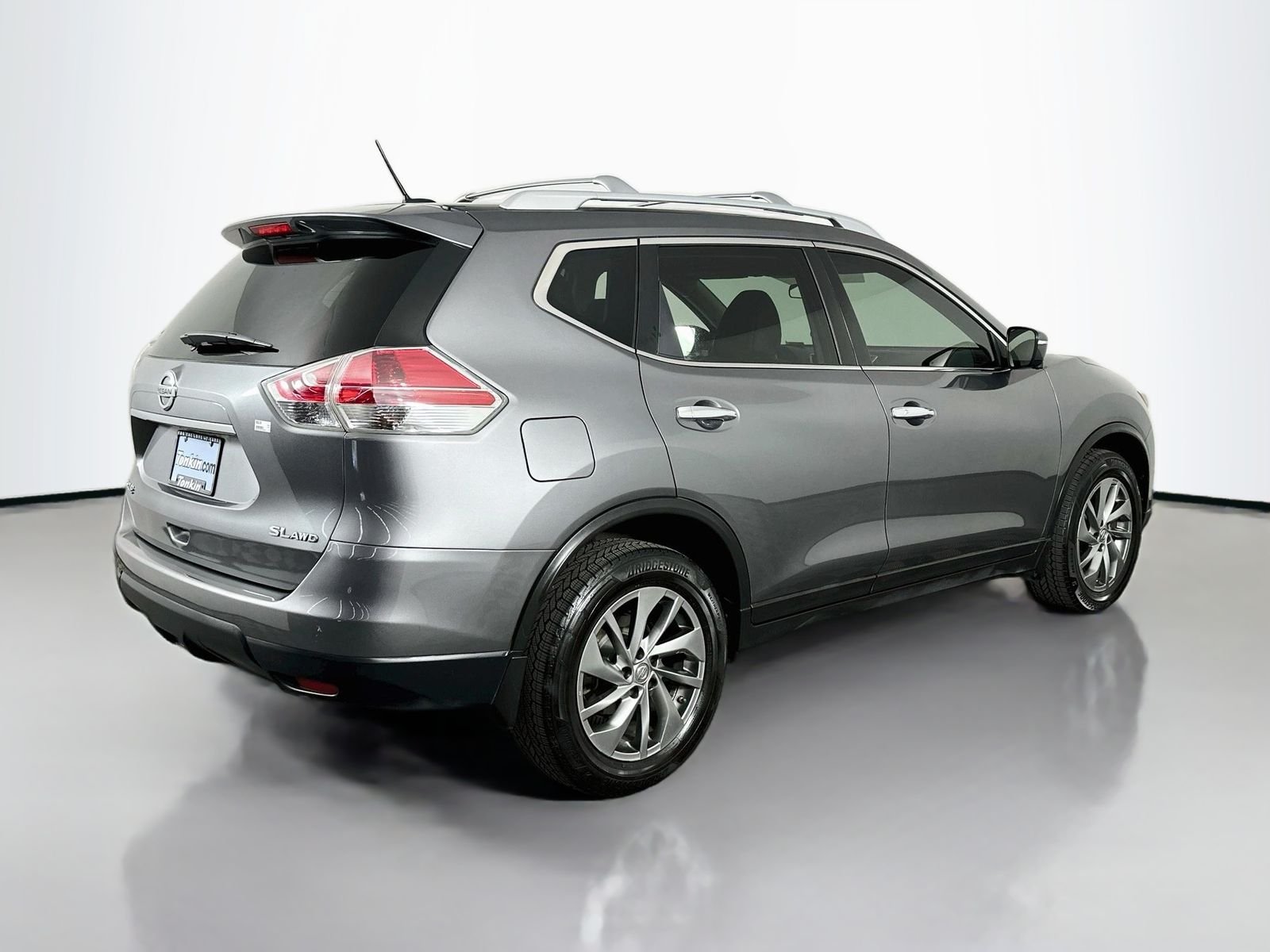 Used 2015 Gun Metallic Nissan SL image 7