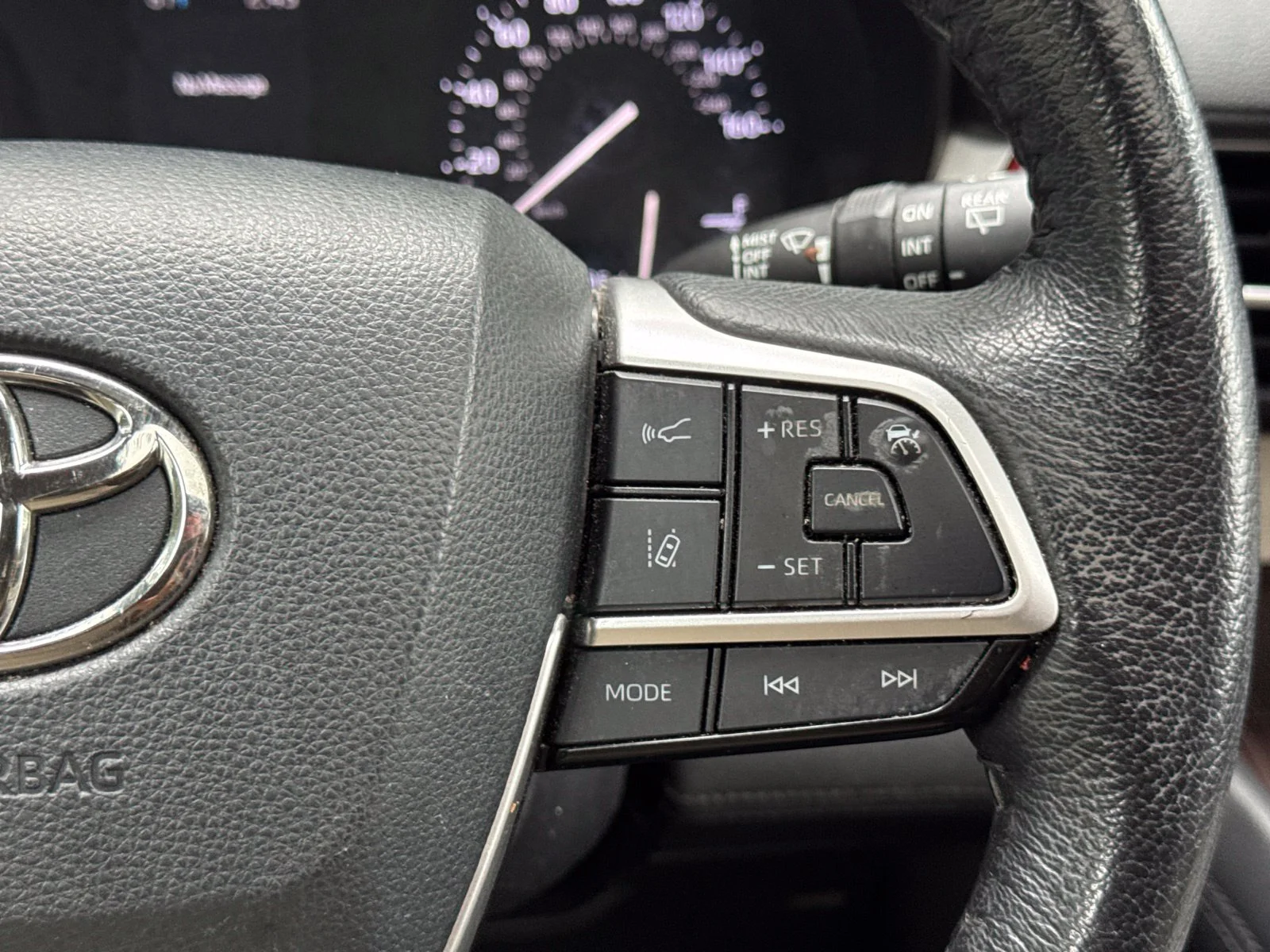 Used 2021 Midnight Black Metallic Toyota XLE image 19