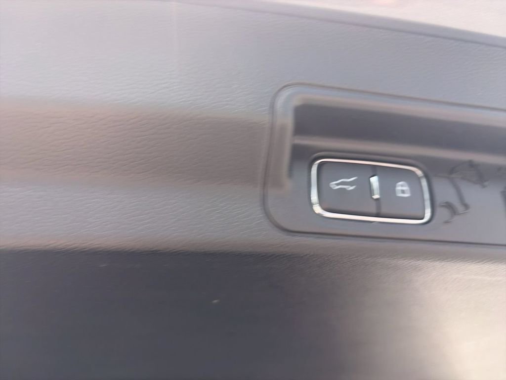 Used 2024 Gray Ford XLT image 8