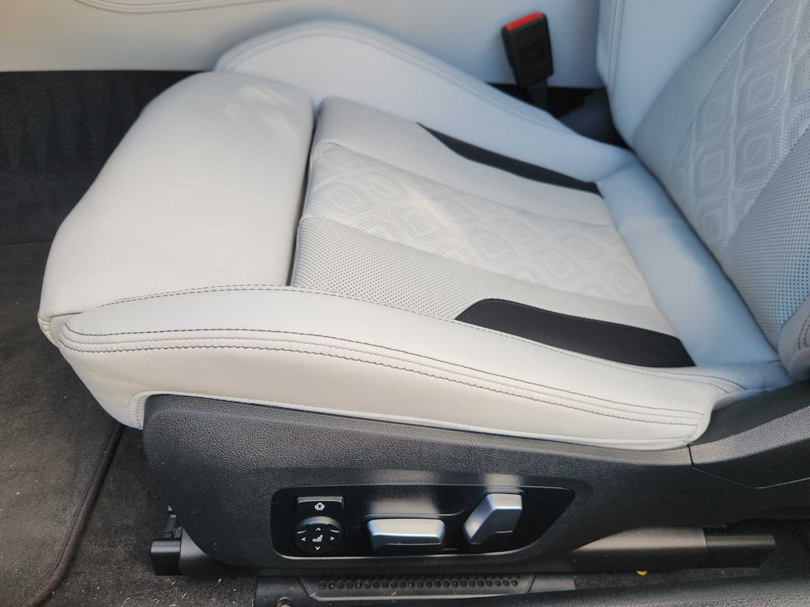 Used 2020 Brands Hatch Grey Metallic BMW Competition image 21