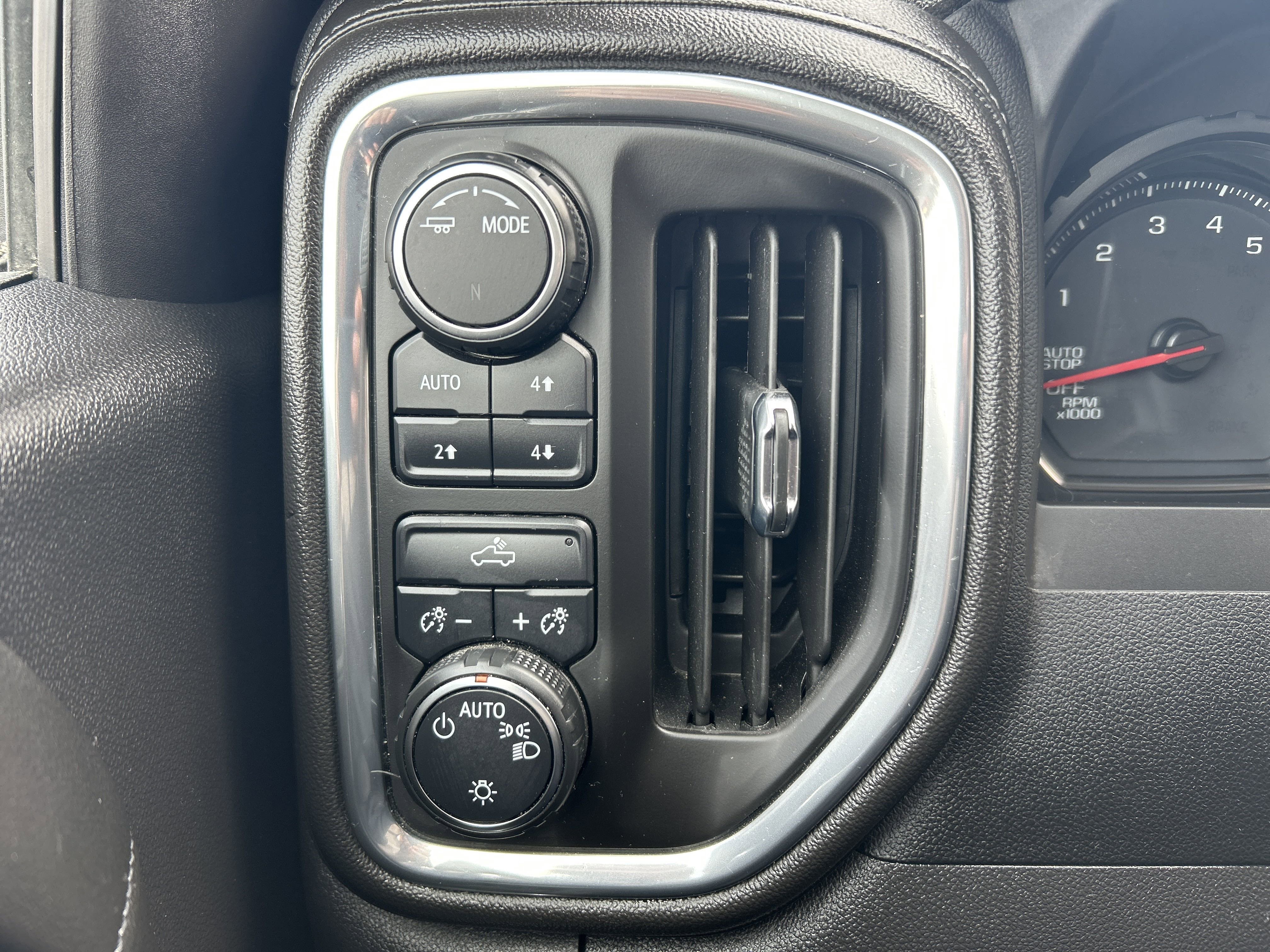 2022 Chevrolet Silverado 1500 Limited LT - Photo 13