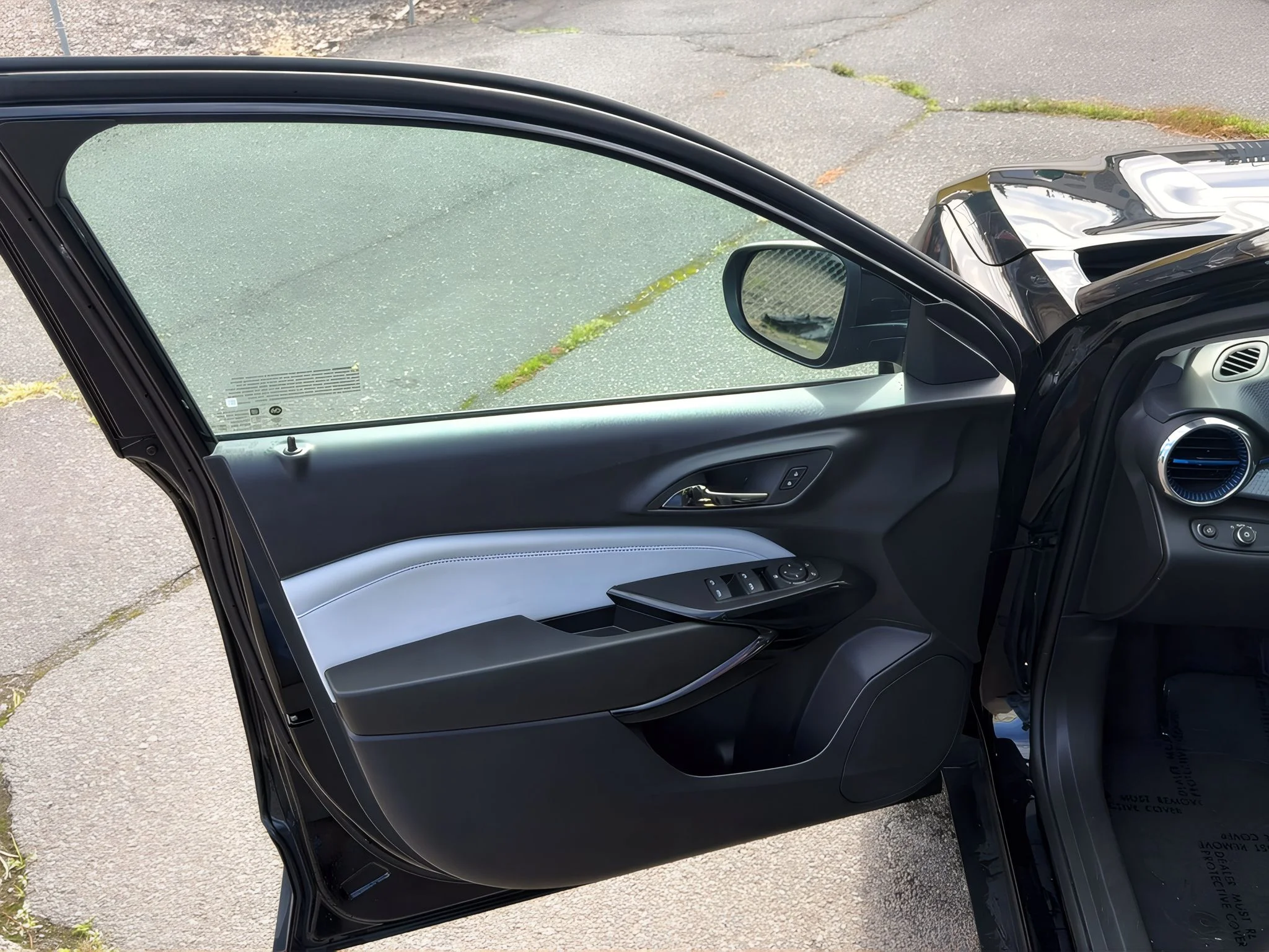 2025 Chevrolet Trax LT - Photo 13