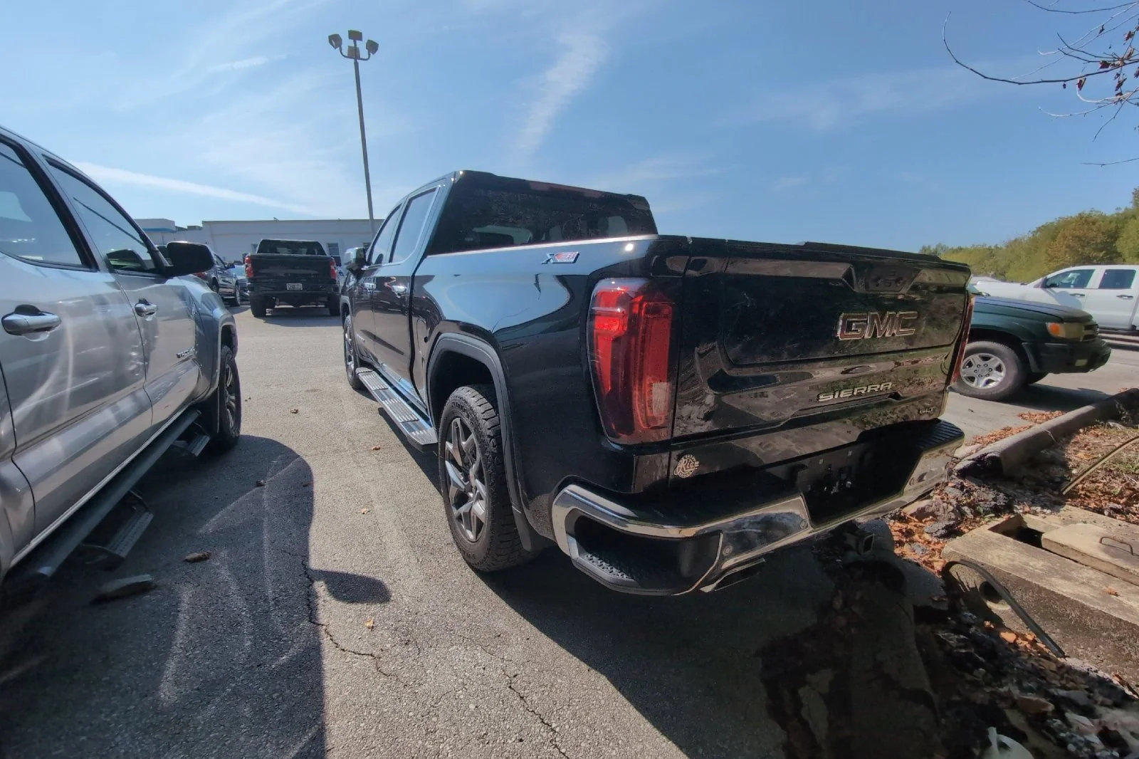 Used 2024 Onyx Black GMC SLT image 6