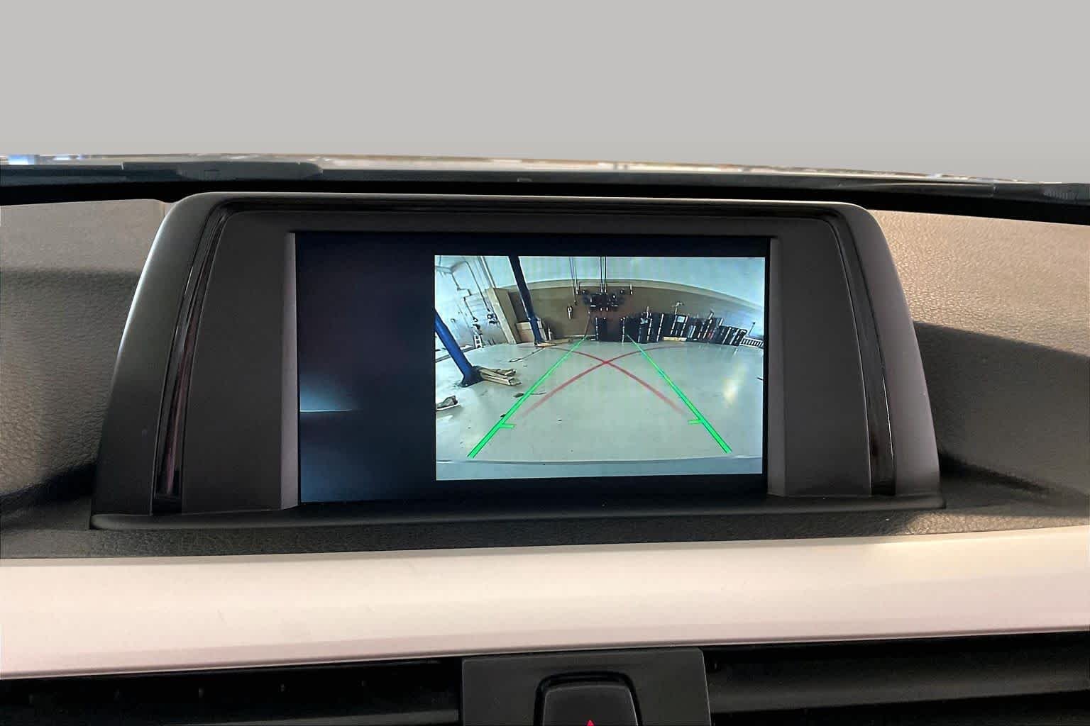 Used 2018 Glacier Silver Metallic BMW 320i image 27