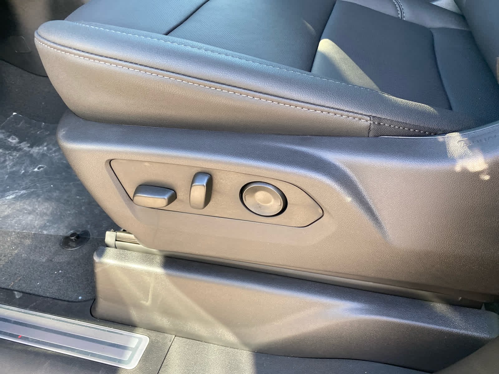 2026 GMC Sierra 1500 SLT - Photo 11