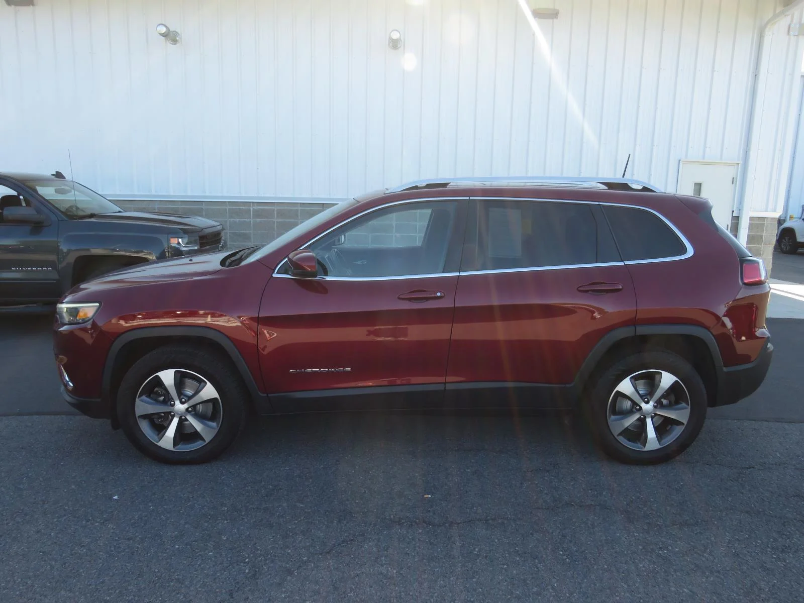 Used 2021 Velvet Red Pearlcoat Jeep Limited image 14