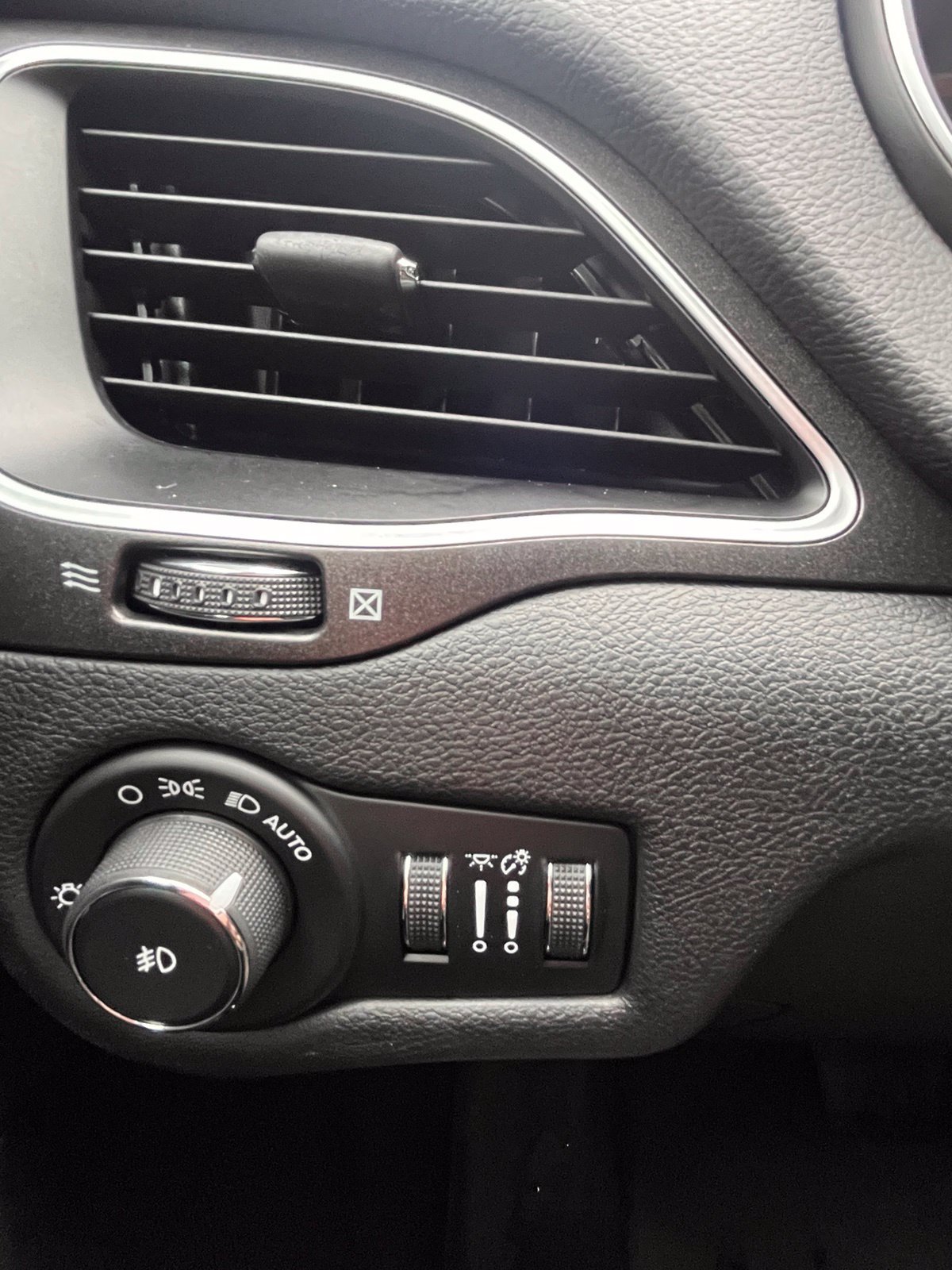 Used 2019 Black Jeep Trailhawk image 14