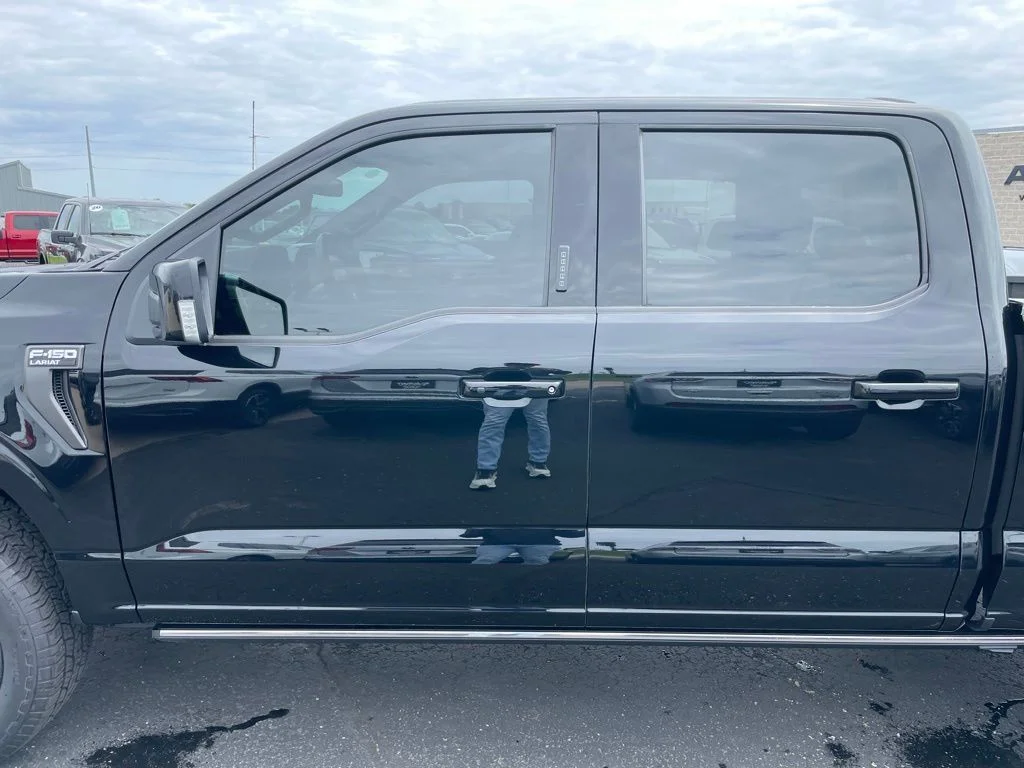 Used 2023 Black Ford Lariat image 39