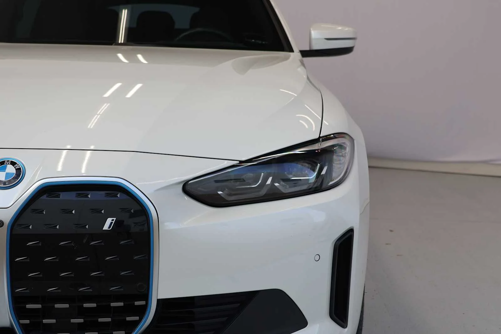 Certified Used 2023 Mineral White Metallic BMW eDrive35 image 5