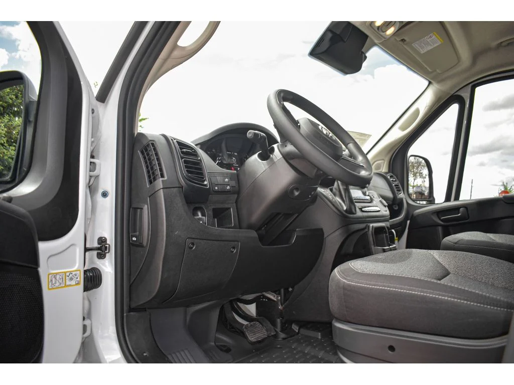 New 2025 Bright White Clear-Coat Exterior Paint RAM Tradesman image 12
