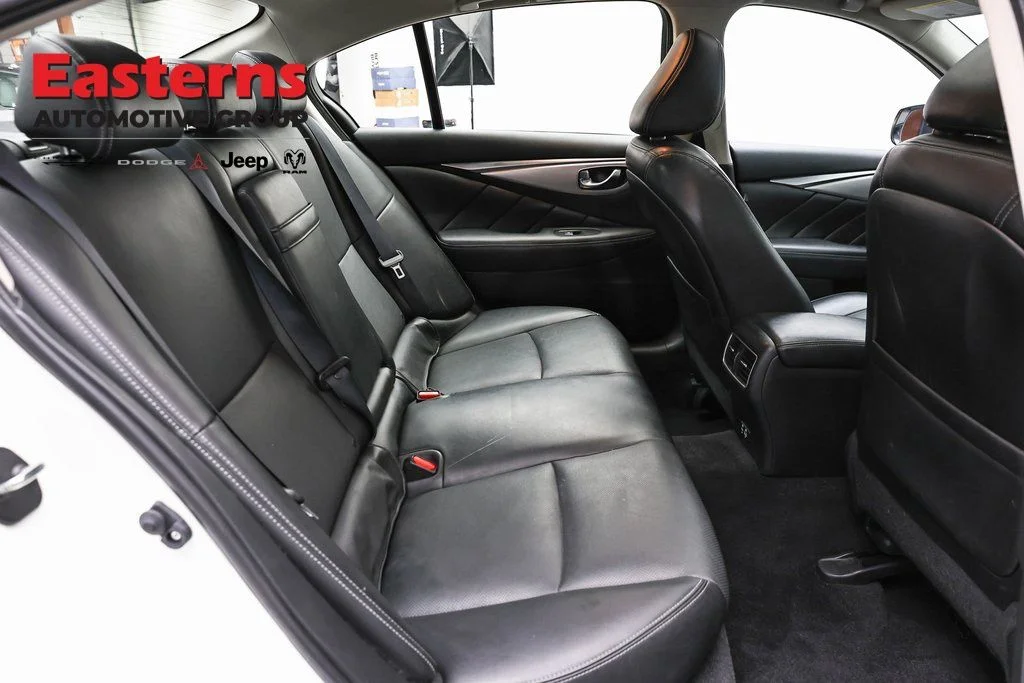 Used 2023 White INFINITI LUXE image 26