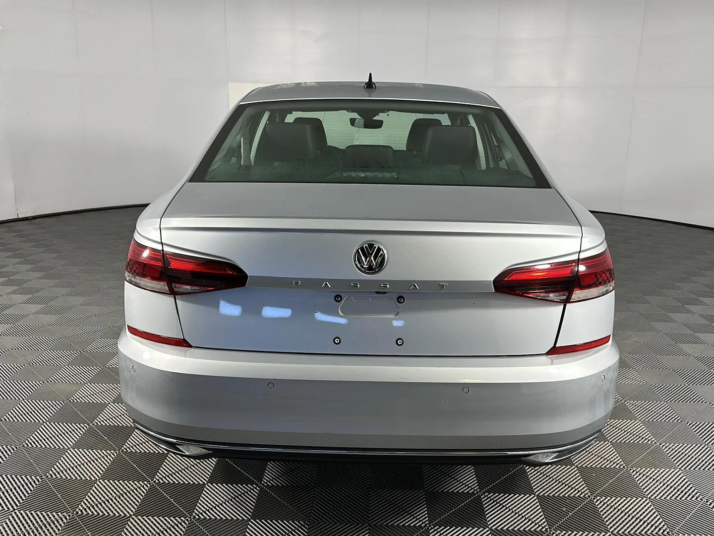 Used 2020 Platinum Gray Metallic Volkswagen 2.0T SEL image 25