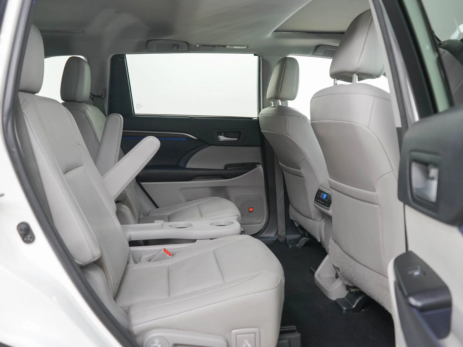 Used 2016 Blizzard Pearl Toyota  image 11