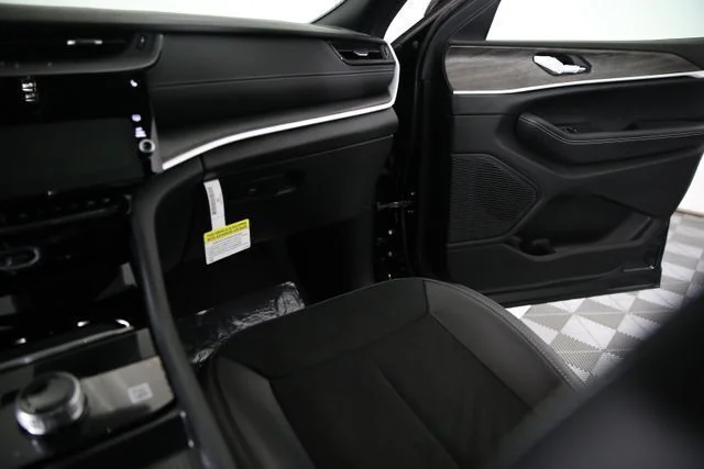 New 2026 Diamond Black Crystal Pearlcoat Jeep Altitude image 21