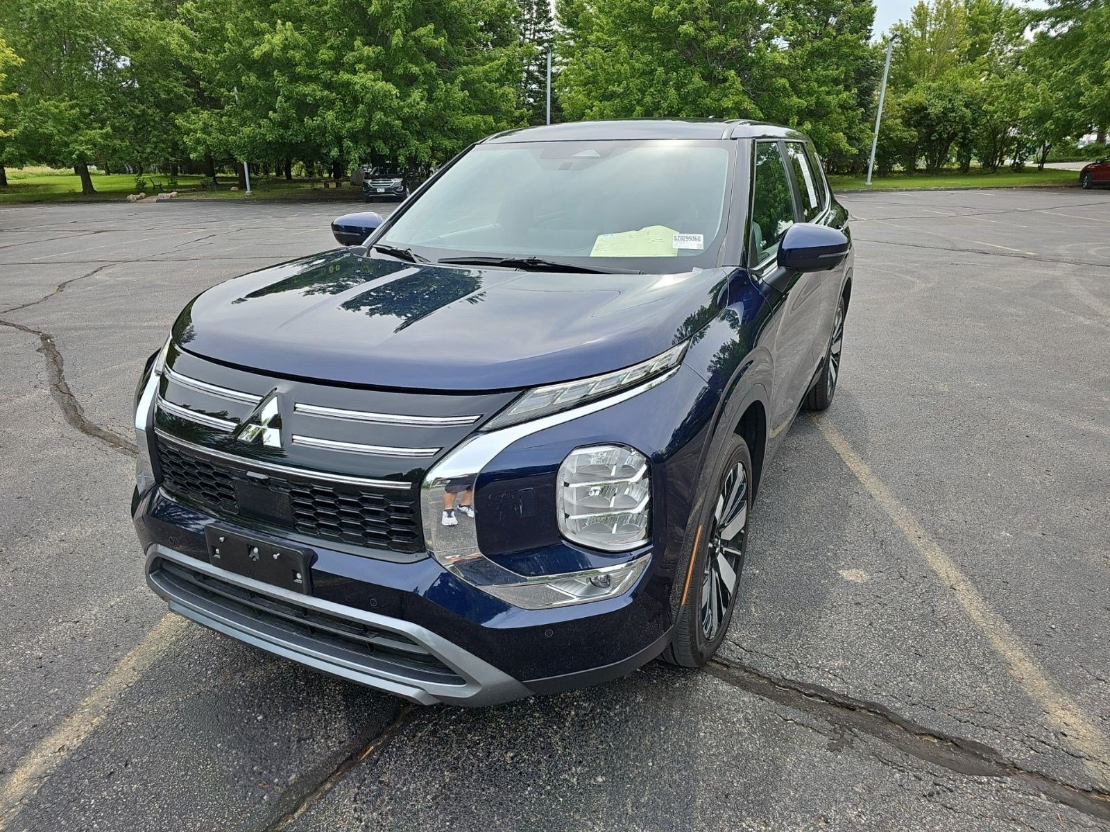 Used 2025 Silver Mitsubishi SE image 2