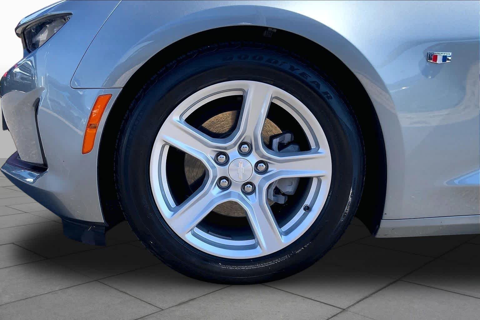 Used 2024 Sharkskin Metallic Chevrolet 1LT image 11