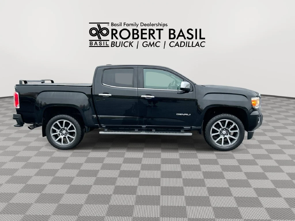 Used 2018 ONYX BLACK GMC 4WD Denali image 9