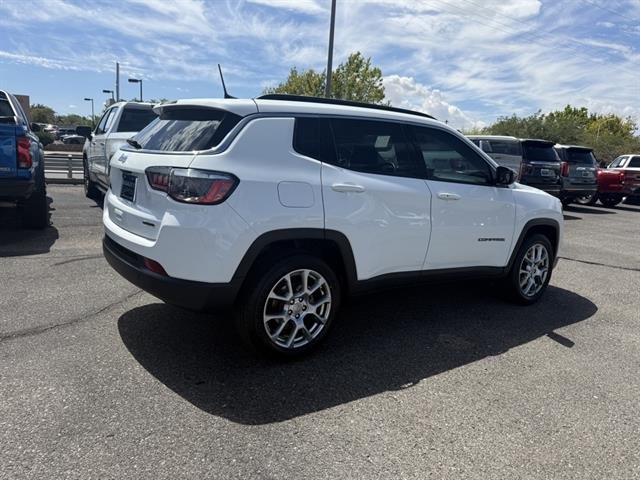 2022 Jeep Compass Latitude Lux photo 4