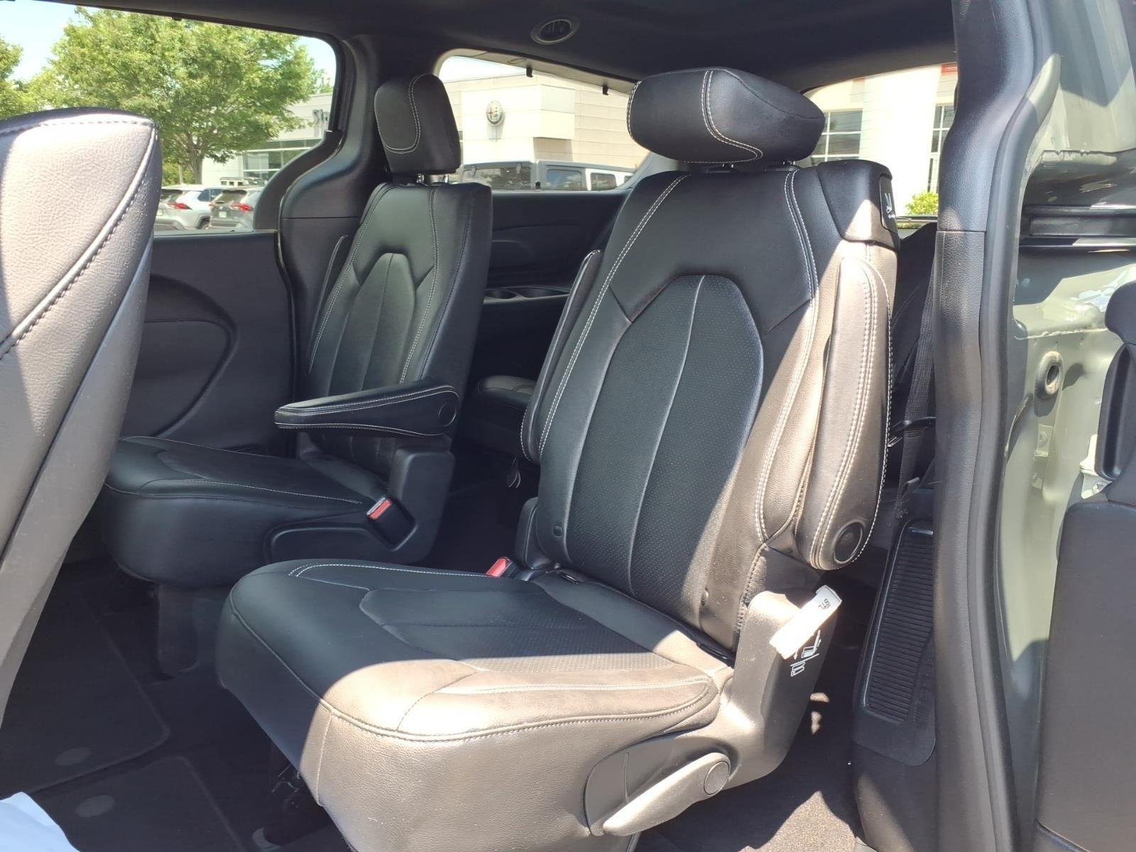 Used 2021 Ceramic Gray Clearcoat Chrysler Touring L image 18