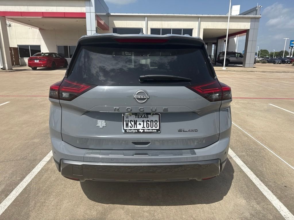 Used 2025 Gray Nissan SL image 3