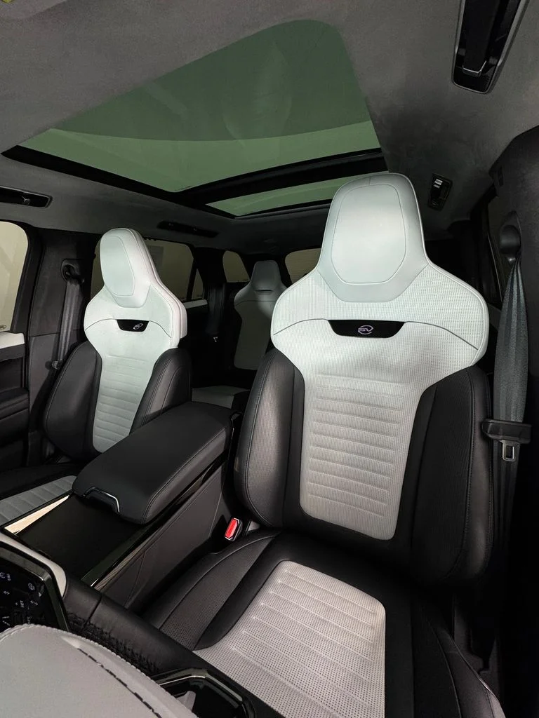 Used 2025 Velocity Blue SV Bespoke Ultra Metallic Satin Land Rover SV Edition Two image 33