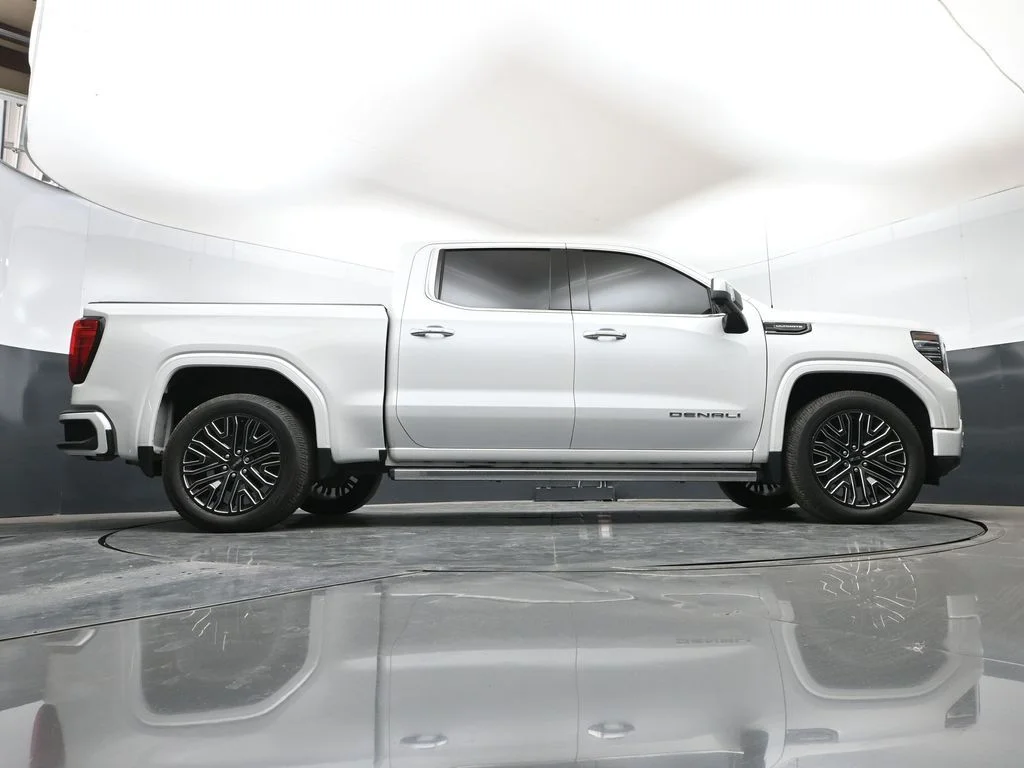 Used 2022 White GMC Denali Ultimate image 49